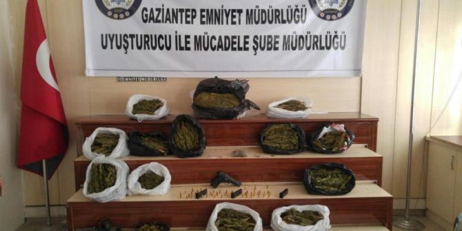 Emniyet Genel Müdürlüğünden Zehir Tacirlerine Şafak Baskını