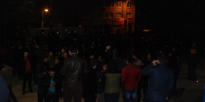 Ülker’in Reklam Videosuna Tepki Gösteren Vatandaşlar Cumhurbaşkanı Erdoğan’ın Kısıklı’daki Konutuna Akın Etti