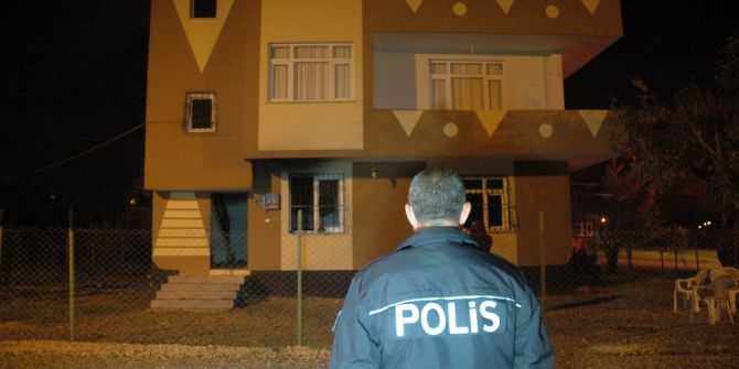 Adana’da, 23 Yaşındaki Genci Bir Öldüren Mahalle Muhtarının Evi Kundaklandı
