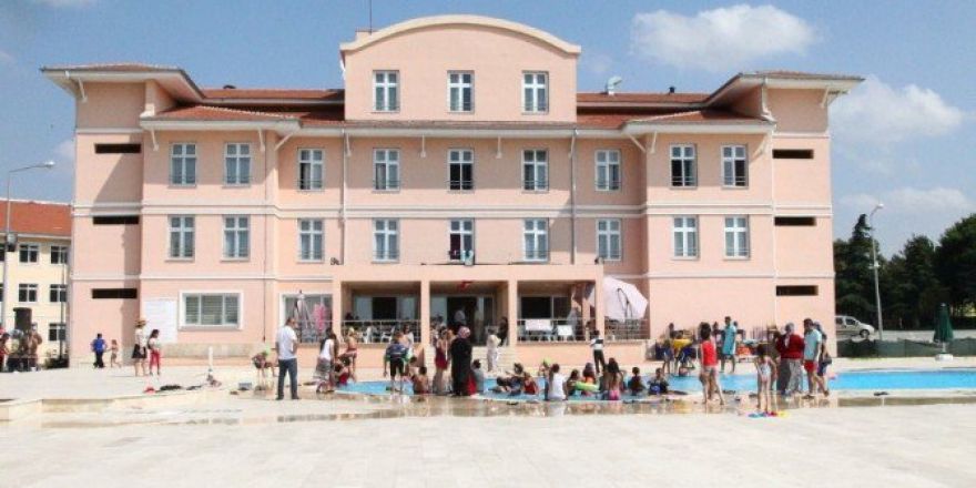 Dezavantajlı Öğrencilerin Havuz Eğlencesi