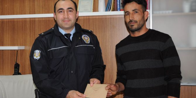 Hamallık Yapan Vatandaş Bulduğu Parayı Polise Teslim Etti