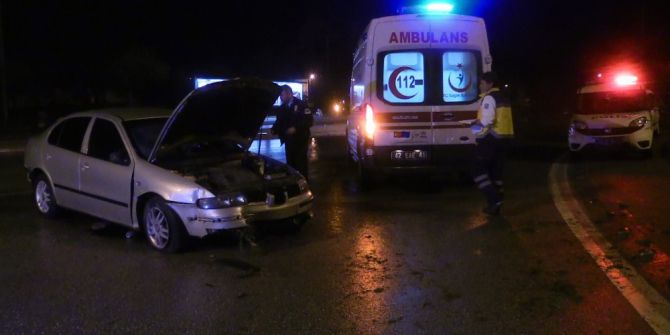 Kontrolden Çıkan Otomobil Ağaçlara Çarparak Durabildi