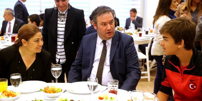 Buca’nın Madalyalı Sporcularına Teşekkür