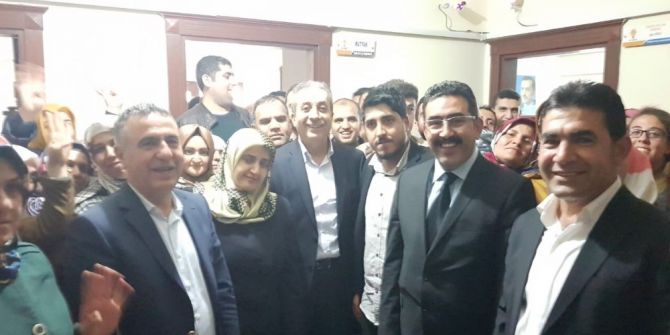 Ak Partili Heyetten Bağlar İlçe Teşkilatına Ziyaret