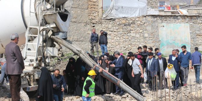 Hani’de Taziye Evinin Temelini Kadınlar Attı