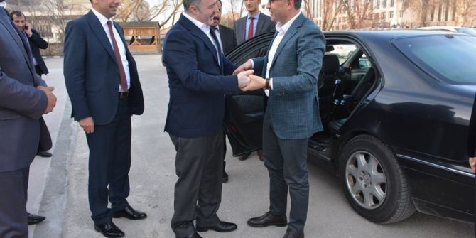 Başkan Türkmen’den Tuşba Belediyesi Ziyaret