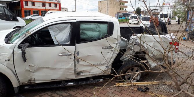 Adıyaman’da Polis Aracı İle Minibüs Çarpıştı: 2 Polis Yaralı