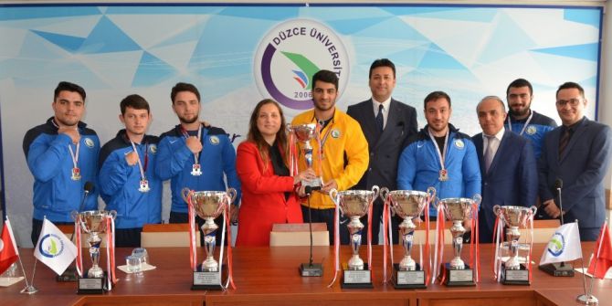 Rektör Çakar, Şampiyonları Kabul Etti