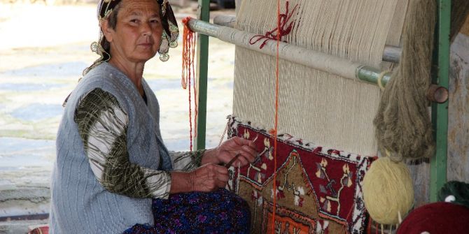 Çeyizi İçin Dokumaya Başladığı Halıları Dünyaya Tanıttı