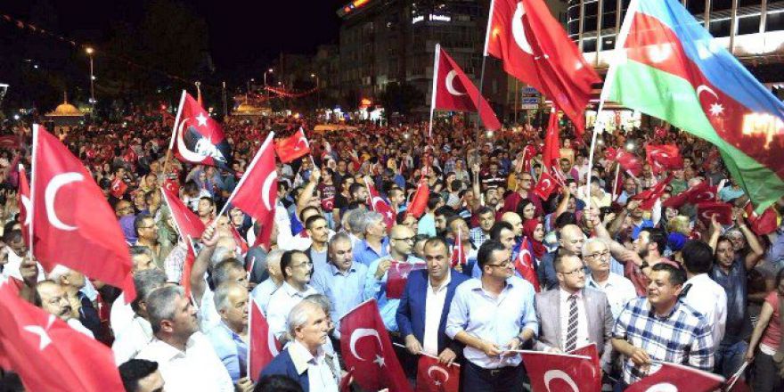 Uşak Ticaret Ve Sanayi Odası Demokrasi Nöbetinde