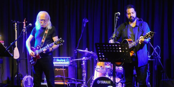 Cahit Berkay Ve Emrah Karaca İle Aksde ’Yetmişler’ Ruhu