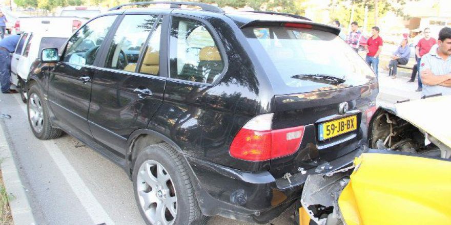 Yozgat’ta Zincirleme Trafik Kazası: 3 Yaralı