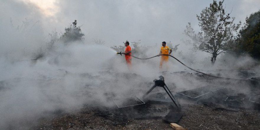 Açık Alandaki Yangın Mahalleliyi Korkuttu