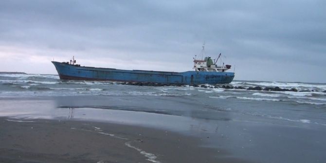 Tarama Gemisi Dalgalar Nedeniyle Karaya Oturdu