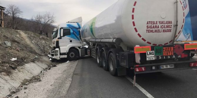 Lpg Tankeri Bariyerlere Çarptı