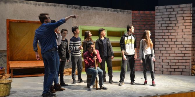 Bozüyük Belediyesi Tiyatro Topluluğu “Kulaktan Kulağa” İle Seyirci Karşısına Çıkıyor