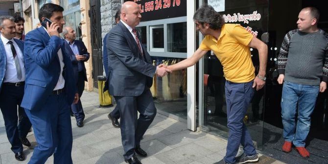 Ak Parti’li Vekil Gürcistan’da ‘Evet’ Turuna Çıktı