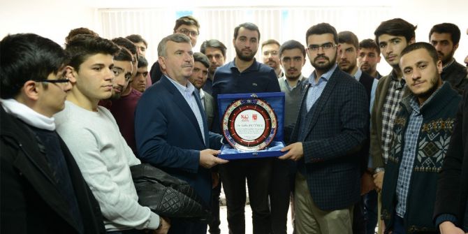 Tahir Akyürek: "Çağı Okuyamazsanız Folklorik Figür Olarak Kalırsınız"