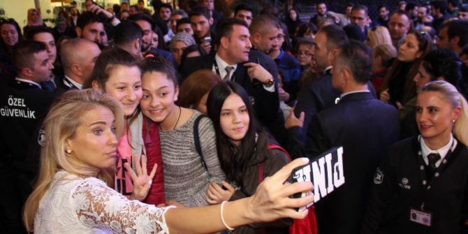 Lüks Otomobil Kazandı, 1 Nisan Şakası Sandı