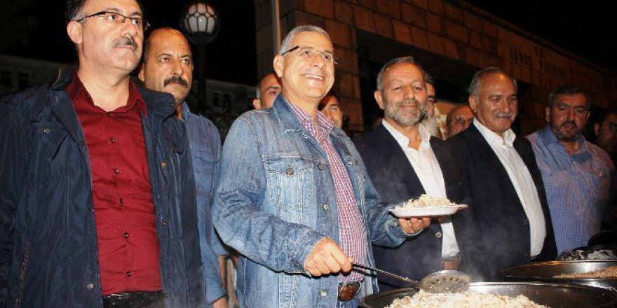 Iğdır’da Yağmur Altında Demokrasi Nöbeti