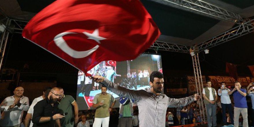 Sofuoğlu, Demokrasi Meydanına Motosikletiyle Geldi