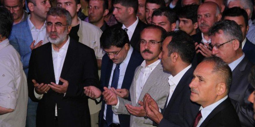 Enerji Ve Tabii Kaynaklar Eski Bakanı Taner Yıldız, Yozgat’ta Demokrasi Nöbetine Katıldı