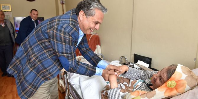 Başkan Uysal’dan Felçli Hastayı Ziyaret Etti