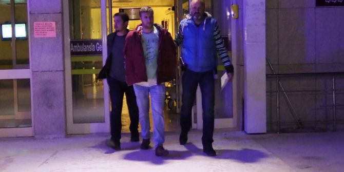 Kovaladığı Genci 14 Yerinden Bıçaklayarak Öldürdü, Köpeğinden Yakalandı