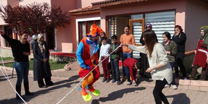 Dünya Otizm Gününde, Otizmli Çocuklar İçin Pasta Kestiler
