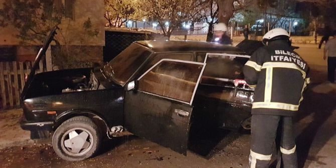 Bilecik’te Park Halindeki Otomobil Alev Aldı