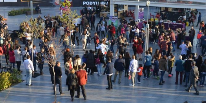 Dans Atölyesi’nden Sokakta Sürpriz Gösteri