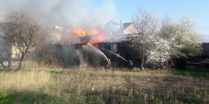 Bolu’da Ahşap Ev Alev Alev Yandı