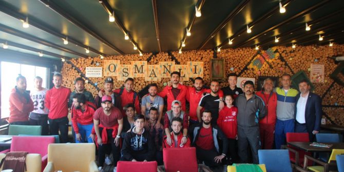 Bileciksporlu Oyuncular Şampiyonluk Maçı Öncesi Kahvaltıda Buluştu