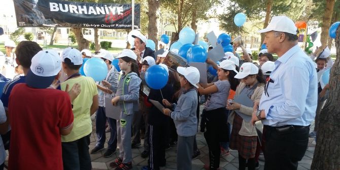 Kütüphaneler Haftasını Çay Bahçesinde Kutladılar