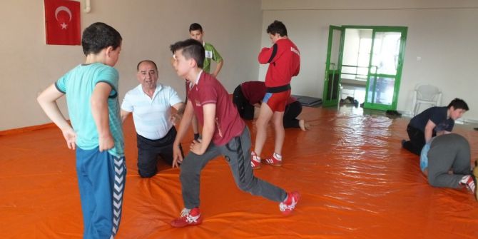 Burhaniyeli Gençler Ata Sporuna Yoğun İlgi Gösterdi