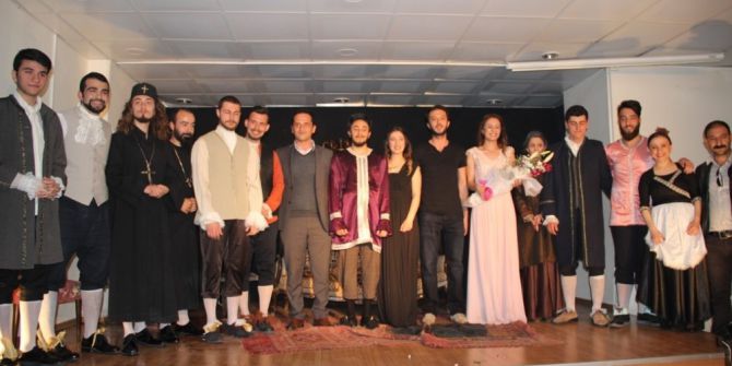 Bubyo Öğrencilerinden Tiyatro Gösterisi