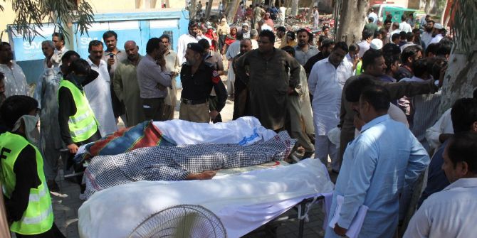 Pakistan’da Bir Türbe Görevlisi 20 Kişiyi Bıçaklayarak Öldürdü