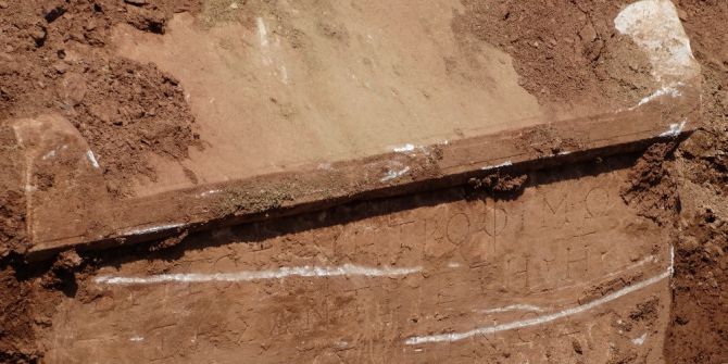 İnşaat Kazısında Roma Dönemine Ait 3 Mezar Bulundu