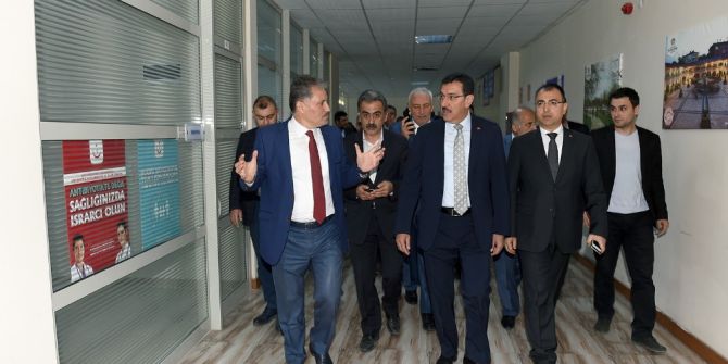 Bakan Tüfenkci Yaşam Ve Spor Merkezinde İncelemelerde Bulundu