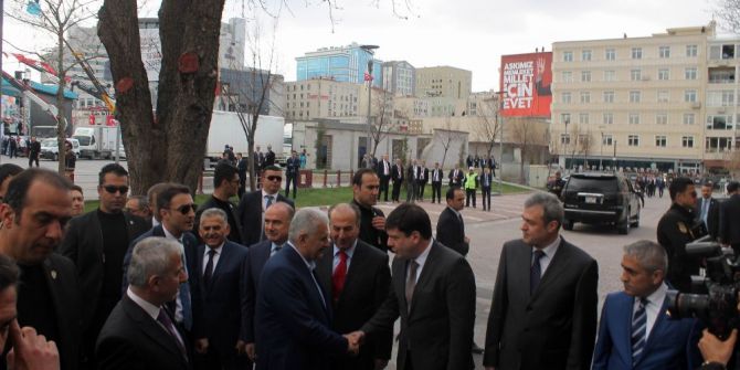 Kayseri’de Başbakan Yıldırım’a Yoğun İlgi