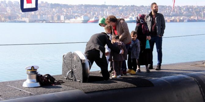 Savaş Gemisi Ve Denizaltıya Vatandaşlardan Yoğun İlgi