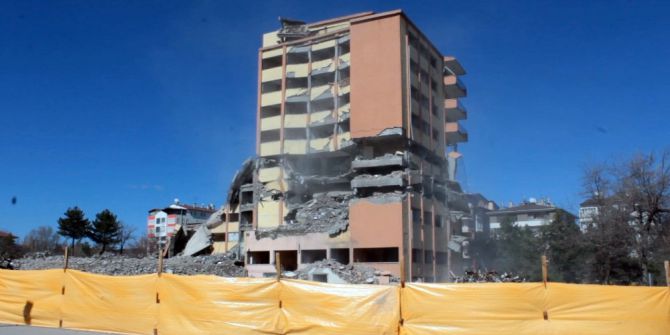 Sivas’ta Geçtiğimiz Hafta Bir Bölümünün Yıkımı Büyük Paniğe Neden Olan Eski Hastanesinin Yıkımı Bugün Tamamlandı