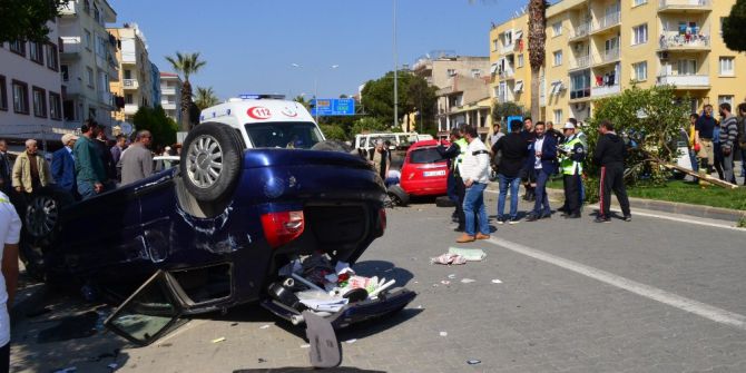 İzmir’de Kaza: 2’si Ağır 7 Yaralı