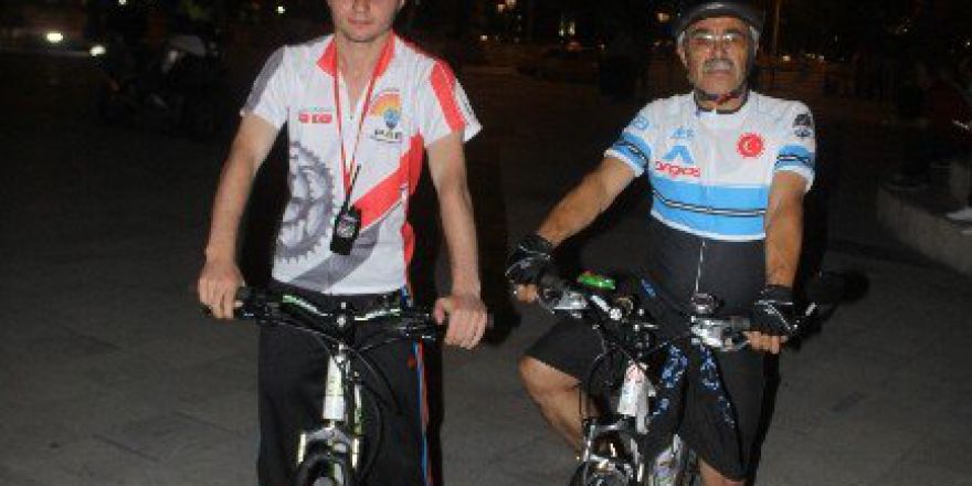 Pedalları ’Demokrasi’ İçin Çevirdiler