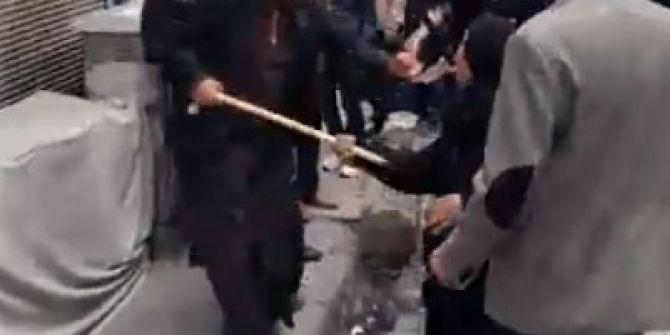 Suriyeliler Sopalarla Kavga Etti: 3 Yaralı