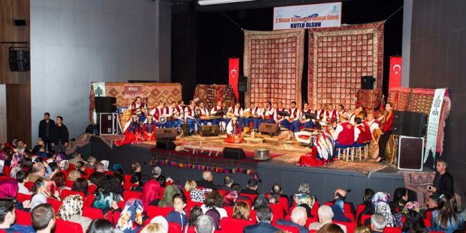 Van Valisi Taşyapan, Van’ın Kurtuluş Yıl Dönümü Dolayısıyla Düzenlenen Türk Halk Müziği Konserine Katıldı