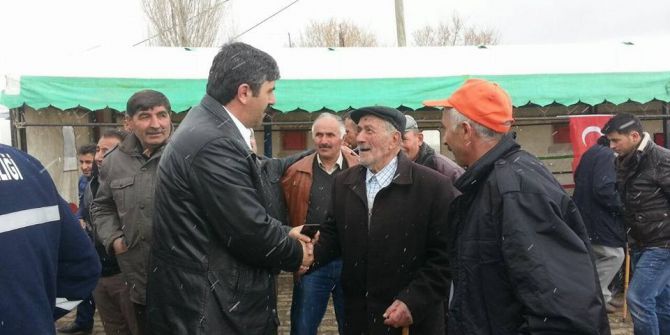 Ak Parti Ardahan İl Teşkilatı Üyeleri Köyleri Gezip ’Evet’ İçin Destek İstedi