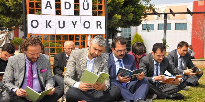 Adü Kitap Okuyor