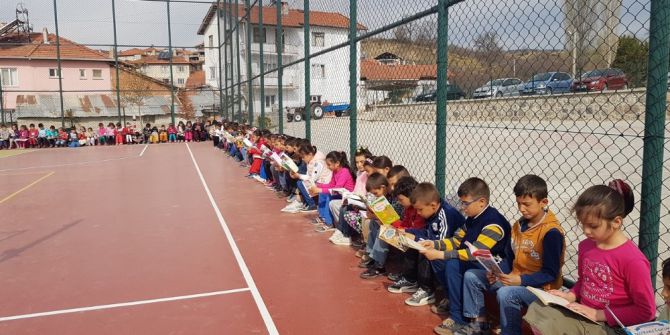 Spor Tesisinin Açılışı Topla Değil Kitapla Yapıldı