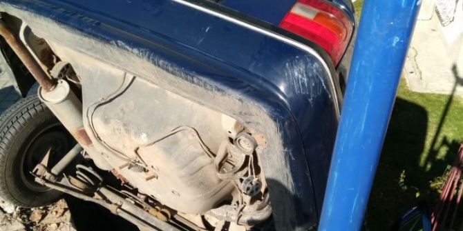 Otomobil Apartmanın Bahçesine Uçtu: 1 Yaralı